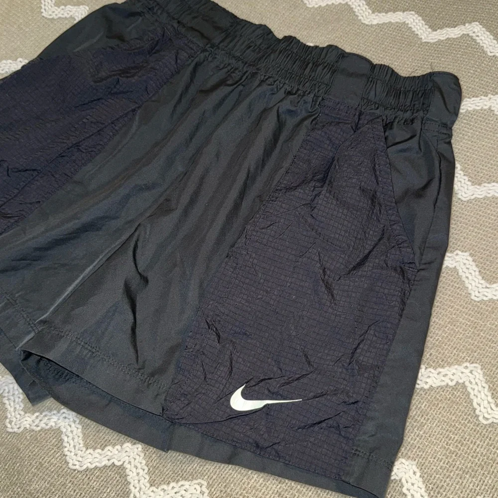 Nike women’s Black Performance Shorts‎